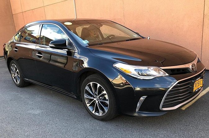 Private Arrival Airport Transfer from LAX (Los Angeles) Airport - Sedan, Minivan, or SUV: Choose for Luggage First