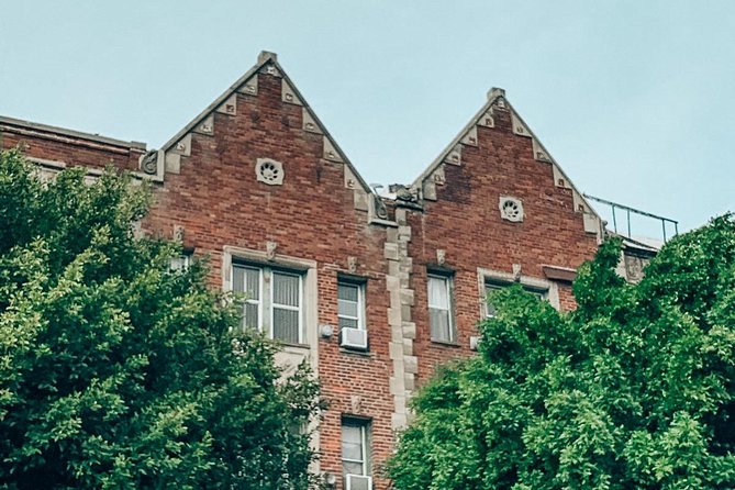 Private Photo Tour of the Best Instagram Spots in Los Angeles - Pasadena: brick buildings and an older California feel
