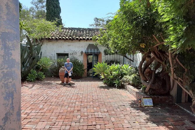 Private Walking Tour of El Pueblo Viejo in Santa Barbara - Casa de la Guerra and the ceremonial center