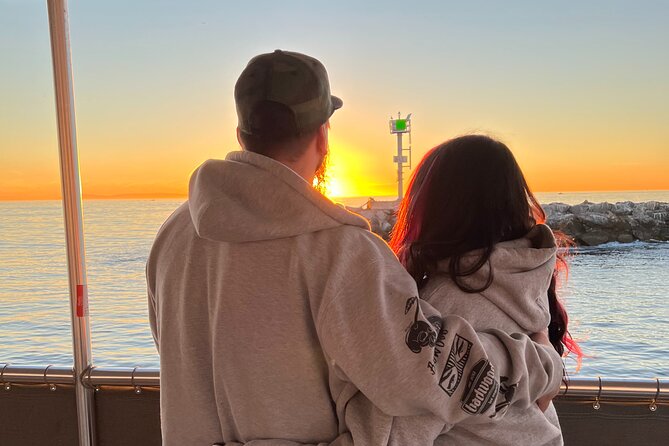 Relaxing Sunset/Evening Cruise in Newport Beach - Passing Corona del Mar State Beach