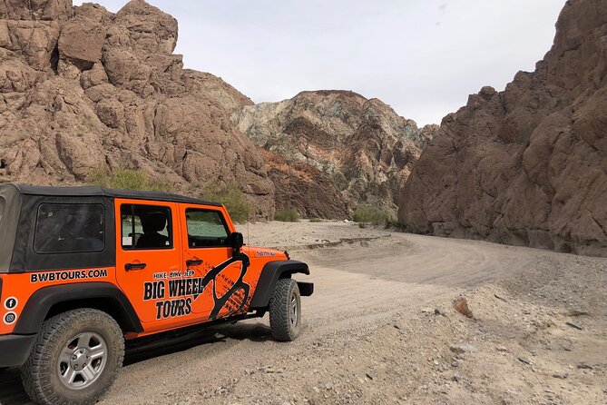 San Andreas Fault Offroad Tour - Painted Canyon and its tight, colorful passages