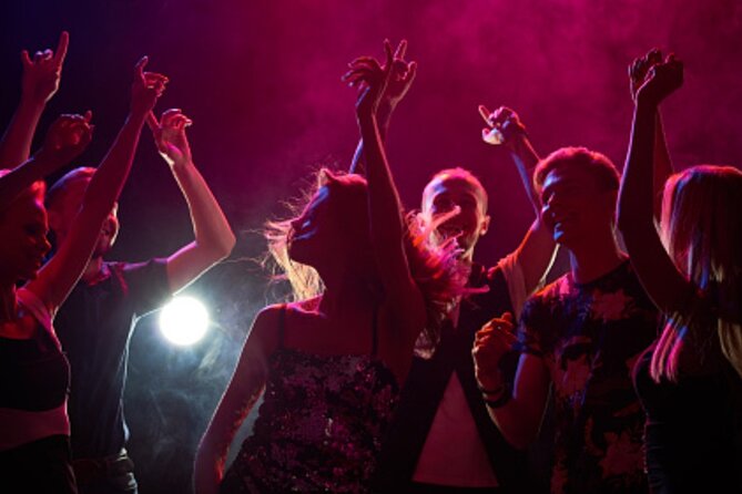 Santa Monica Bar & Club Crawl - Dress to impress, even near the beach