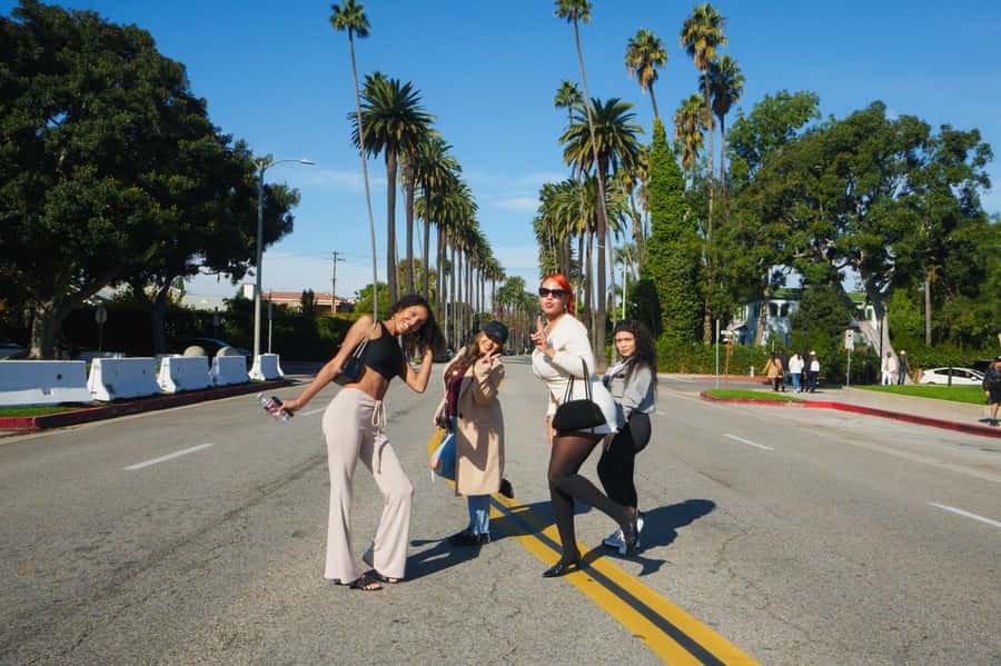 Santa Monica: Best of LA Tour with 3 Iconic Stops - Comfort, timing, and the limits of an enclosed bus