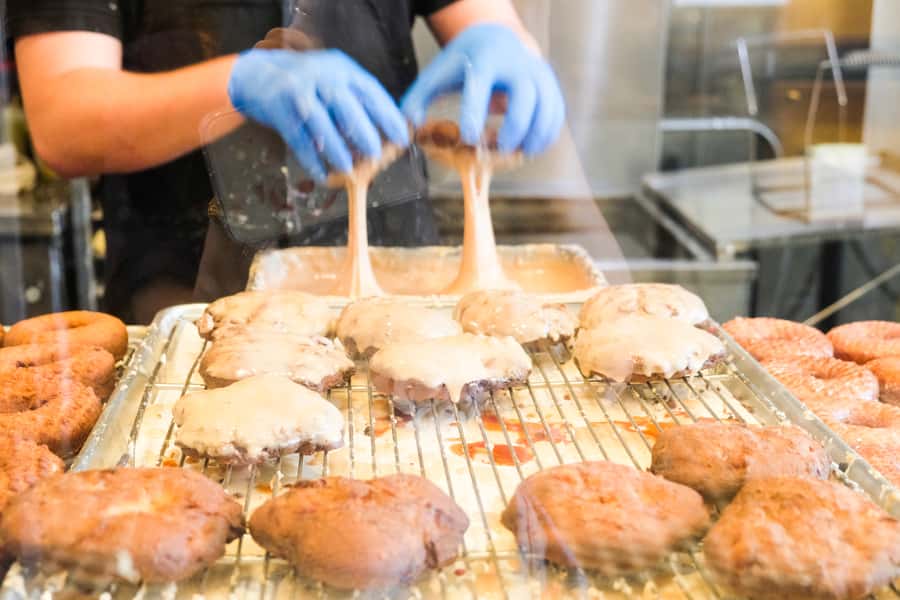 Santa Monica Donut Adventure by Underground Donut Tour - Why this Santa Monica food walk is different