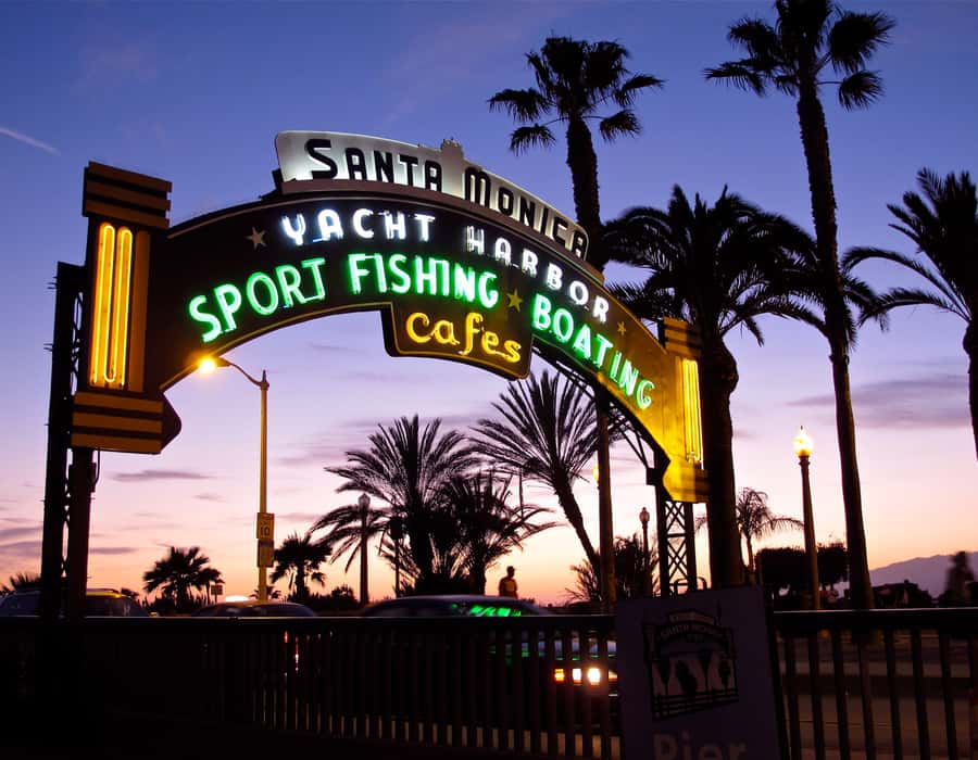 Santa Monica: Ghosts and Phantoms of the Pier Walking Tour - The pier, the beach, and Santa Monica’s darker side