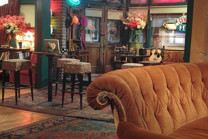 Small-Group Warner Bros and Hollywood Tour from Anaheim - The guides and the feel of the ride