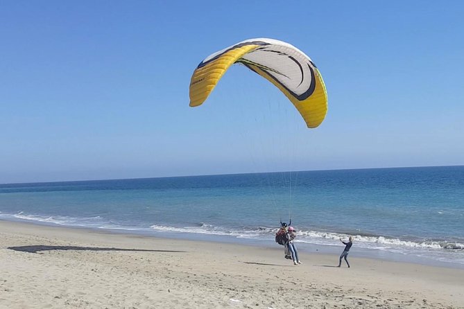 Tandem Paragliding flight with instructor in Malibu - The 10-minute briefing and harness fitting