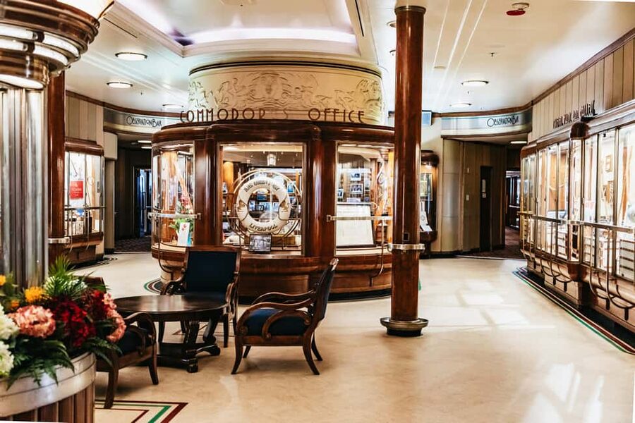 The Queen Mary: Admission, Tours, and Paranormal Experience - Guided tour or self-guided wandering?