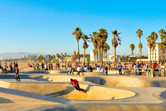 The Ultimate Venice Beach Experience - Walking the Venice Beach boardwalk