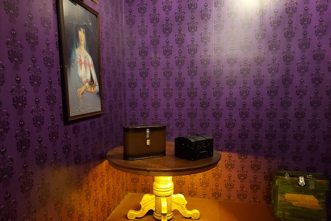 Vampire's Lair Escape Room Game for Private Group - The staff and the value of hints