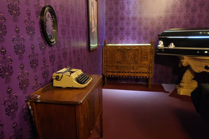Vampire's Lair Escape Room Game for Private Group - What the $42 price includes in practical terms