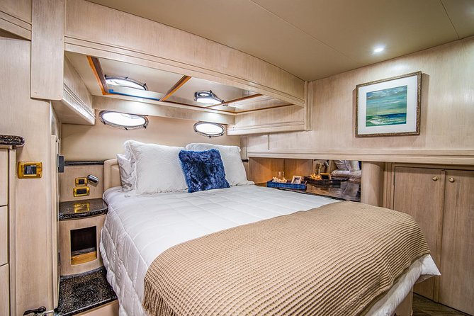 Yacht rental charter in Marina del Rey - 60' CARVER - Practical details that matter